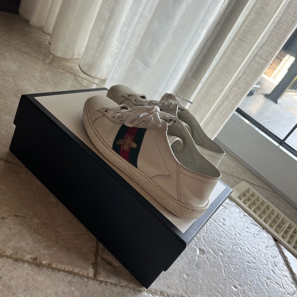 GUCCI WOMEN'S ACE SNEAKER WITH BEE - Picture 8 of 9